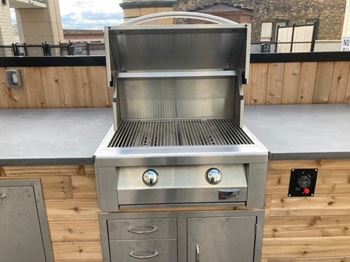 BBQ Area at Lakeview 3200 Apartments, Chicago, Illinois